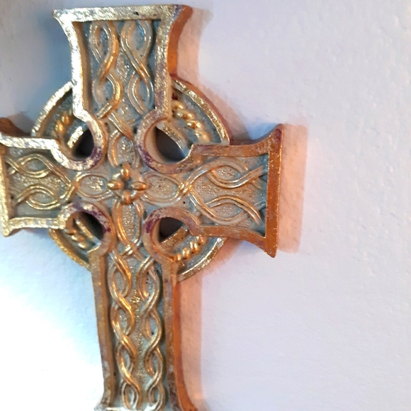 ARTISAN CERAMIC ANTIQUE GOLD DISTRESSED WALL CROSS NEW! - Picture 3 of 4